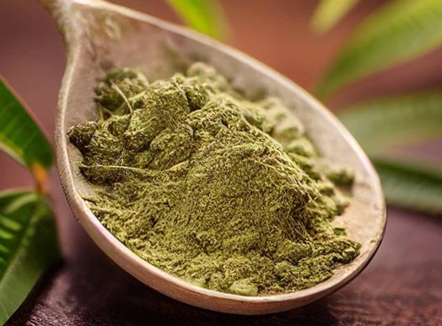 lžička kratomu
